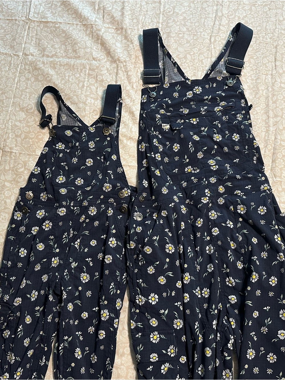 Duluth Trading Co. Heirloom Gardening Bibs Navy Daisy Print - Mommy and Me